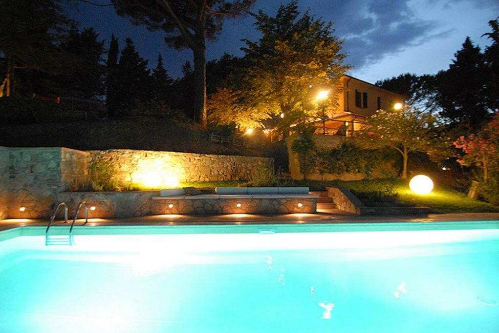 Stunning Country House Overlooking Tuscany Hills Lorenzana Eksteriør bilde