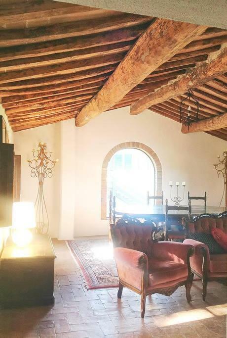 Stunning Country House Overlooking Tuscany Hills Lorenzana Eksteriør bilde