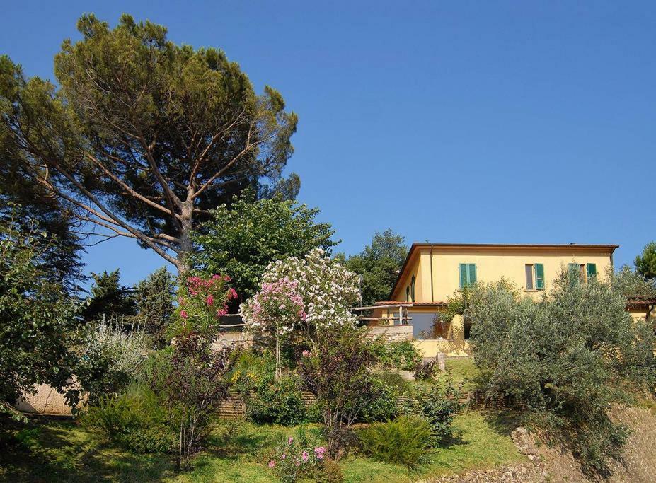 Stunning Country House Overlooking Tuscany Hills Lorenzana Eksteriør bilde