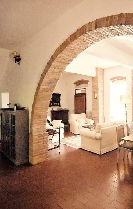 Stunning Country House Overlooking Tuscany Hills Lorenzana Eksteriør bilde
